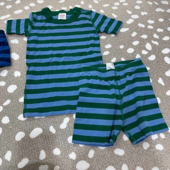 Lot of 4 Hanna Andersson pajamas set shortie shorts tee long sleeve pants grinch - Picture 3 of 7